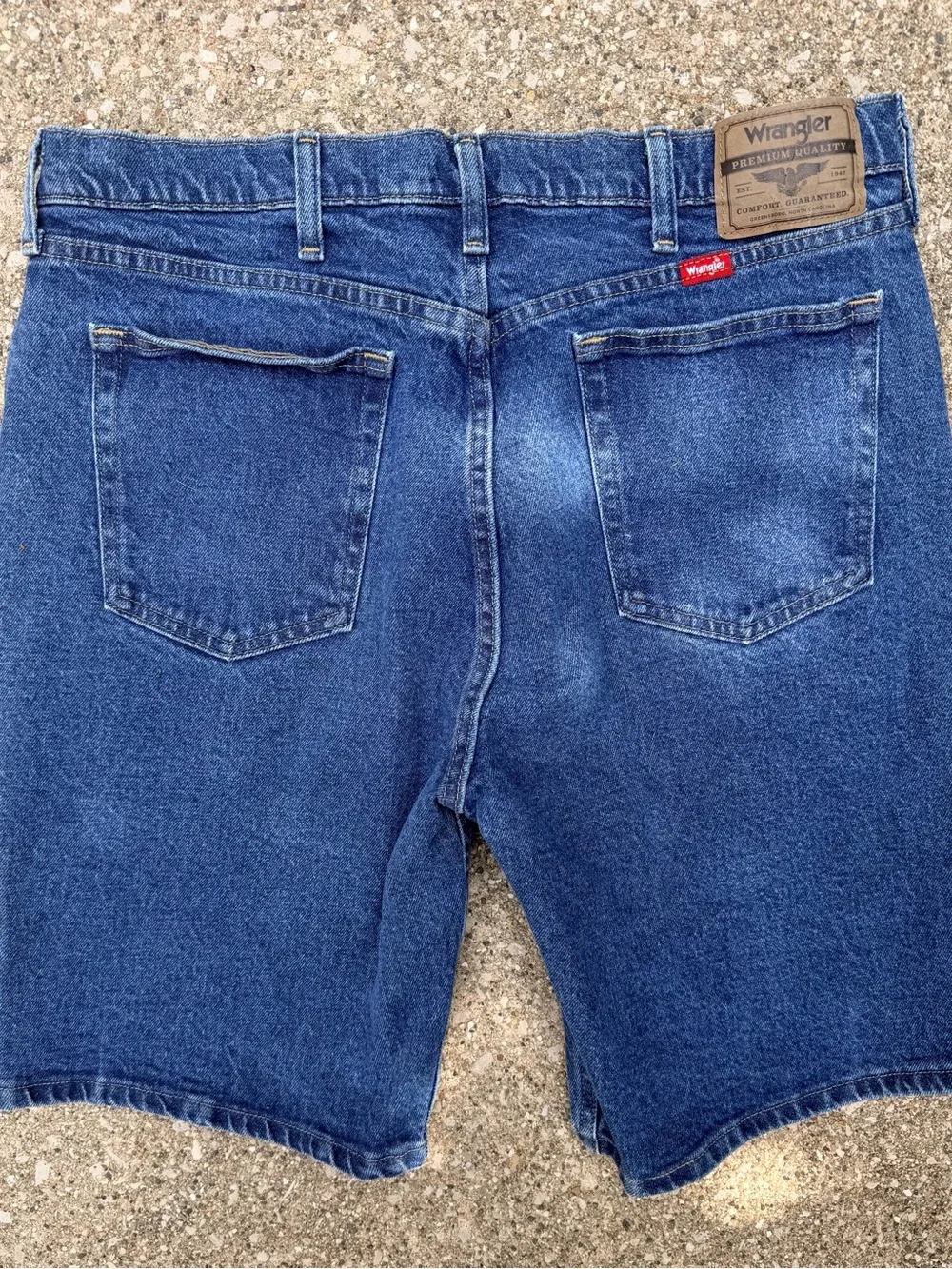 Wrangler Men’s Size 34 Relaxed Fit Denim Jorts 100% Cotton
